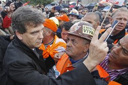 Министр экономического оздоровления Франции Арно Монтебург обвинил Лакшми Миттала в шантаже