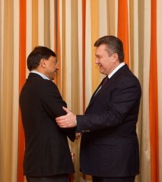 Президент Украины встретился в Давосе с Лакшми Митталом