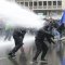 Бельгийские рабочие АрселорМиттал пошли на баррикады, протестуя против закрытия металлургических производств в Льеже