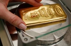 Цена золота обвалилась на Нью-Йоркской бирже