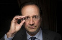 Президент Франции посетил закрытый завод Florange, который он пообещал сохранить еще будучи кандидатом в президенты