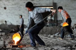 Производство стали в Китае продолжает сокращаться