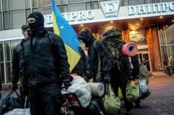 The right sector, under the supervision of the police, left Kiev in an unknown direction