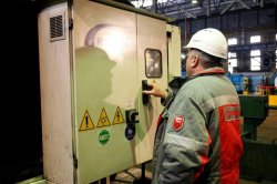 ММК им.Ильича с помощью видеоконференции смонтировал ВЧ-генератор Thermatool в трубоэлектросварочном цехе