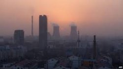В Китае прекращают работу десятки предприятий загрязнителей