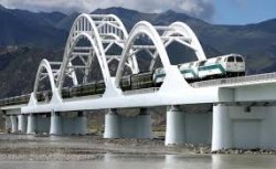 Китай планирует построить железнодорожную ветку через Эверест