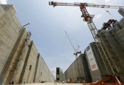 На Панамском канале установлены заключительные ворота 