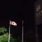Рабочие US Steel Canada поснимали американские флаги возле офиса компании в Гамильтоне