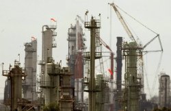 Американская нефтяная компания Chevron сокращает тысячи рабочих 