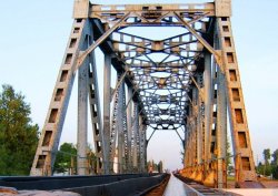 Украина завершает строительство железнодорожного моста в Туркменистане