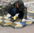 Укладка тротуарной плитки на гарцовку