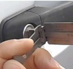 Аварийное открытие дверей автомобиля 