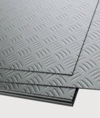 Рифлёный лист: безопасность и защита в промышленности и строительстве