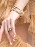 Золотые браслеты – история, мода и современное искусство