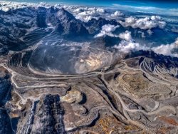 Freeport McMoRan ожидает снижения производства меди на заводе Grasberg в 2026 году примерно на 35% по сравнению с предыдущими оценками на фоне