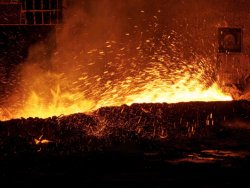 Вьетнамский HOA Phat производит первую партию свиноводного железа в BF № 2