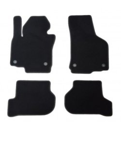 Стоит ли устанавливать текстильные коврики в салон?