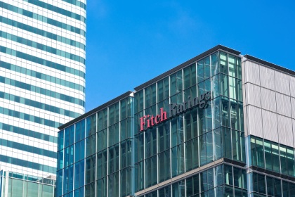 Fitch попереджає, що тарифна загроза США для Європи посилює економічні та геополітичні ризики