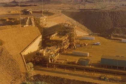 BHP одобрила проект по добыче железной руды на сумму 900 миллионов долларов США, поскольку добыча в 2025-2026 финансовом году достигла рекордного уровня