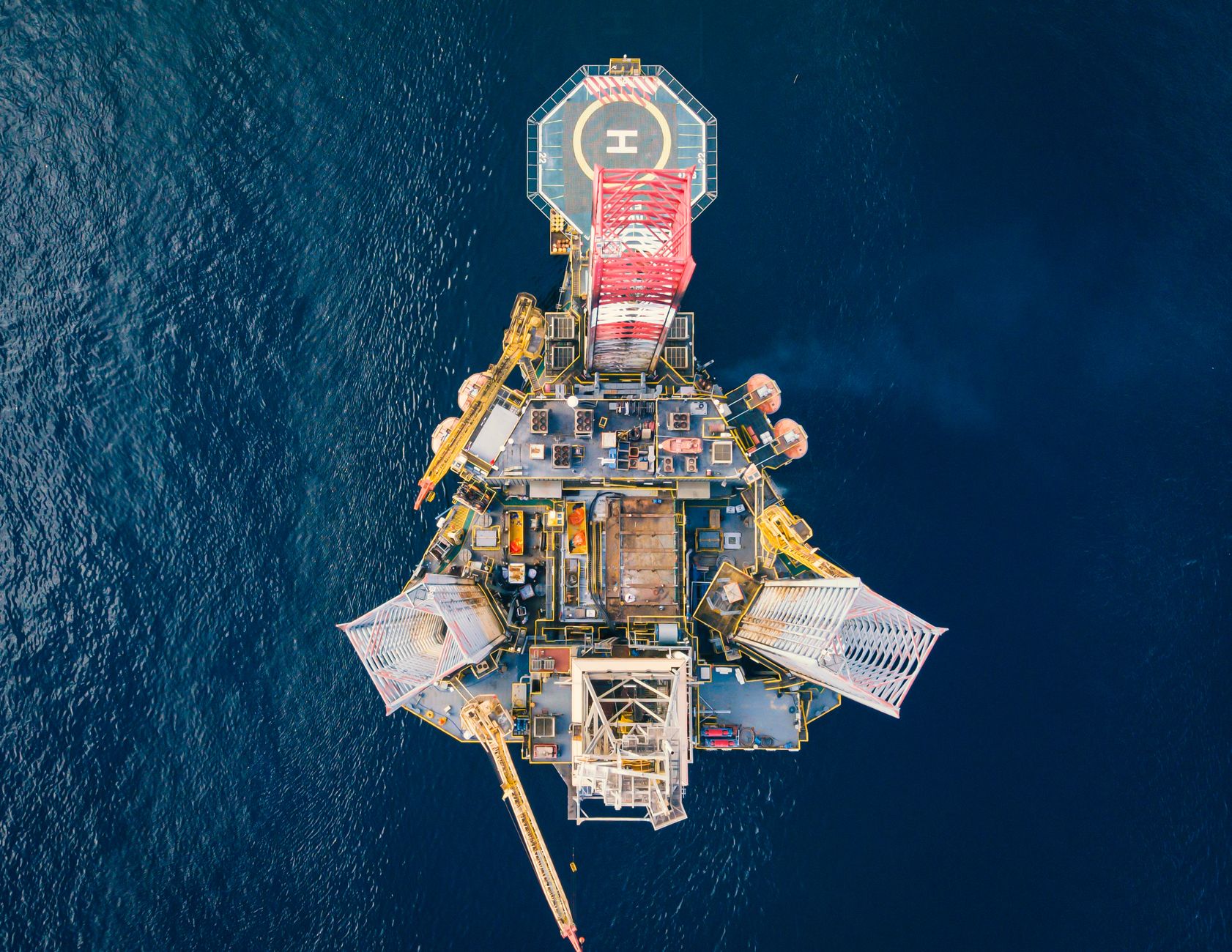 US rig count holds steady as Canada adds six